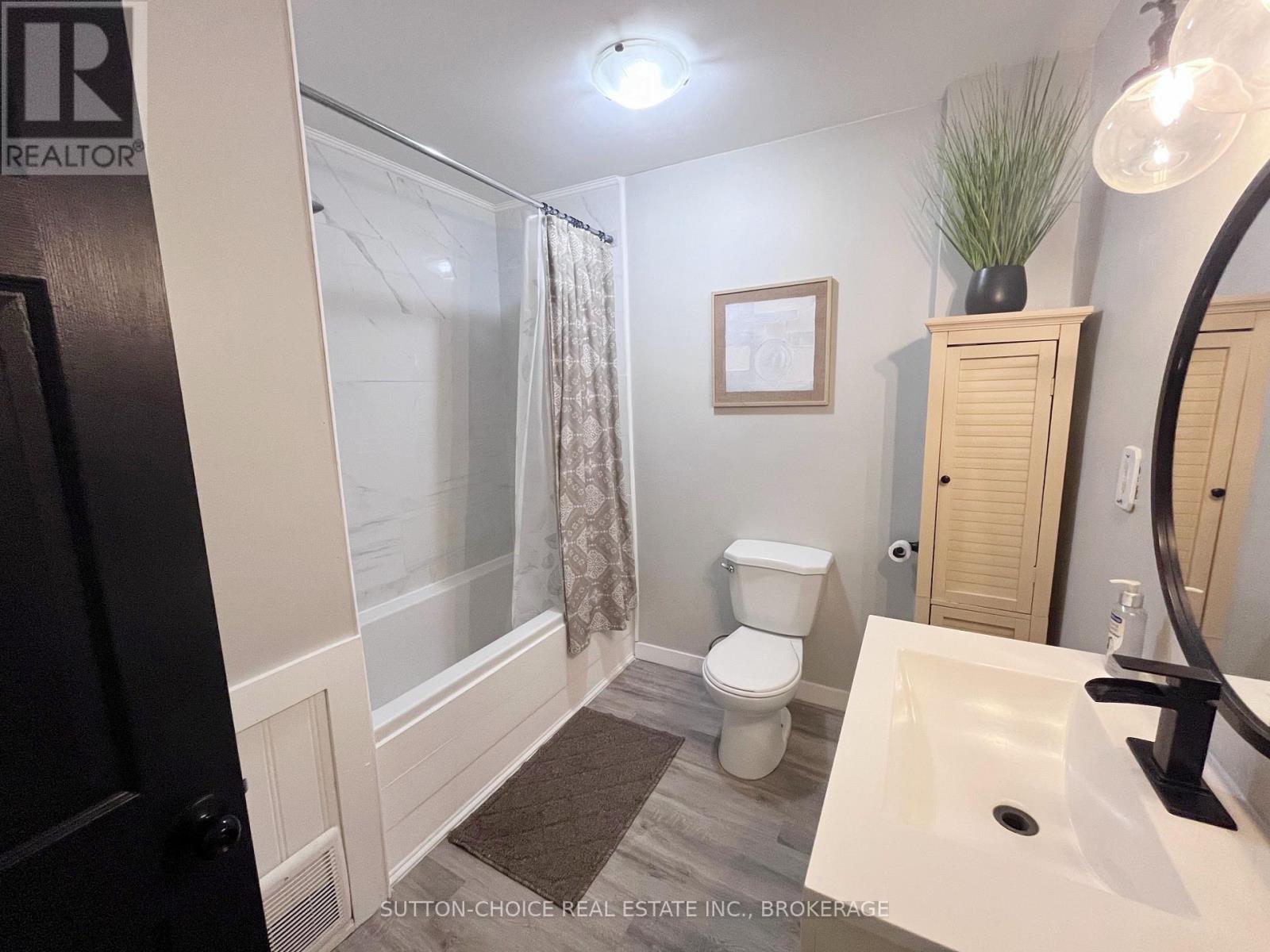 594 Derland Road Property Photo 17