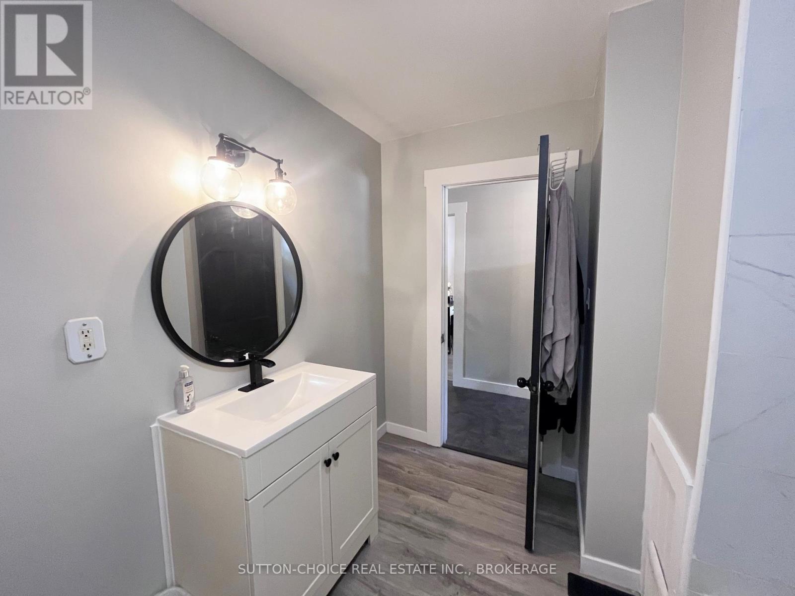 594 Derland Road Property Photo 18