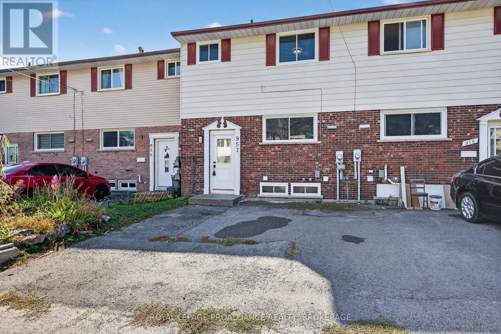 957 Oakview Avenue Property Photo 3