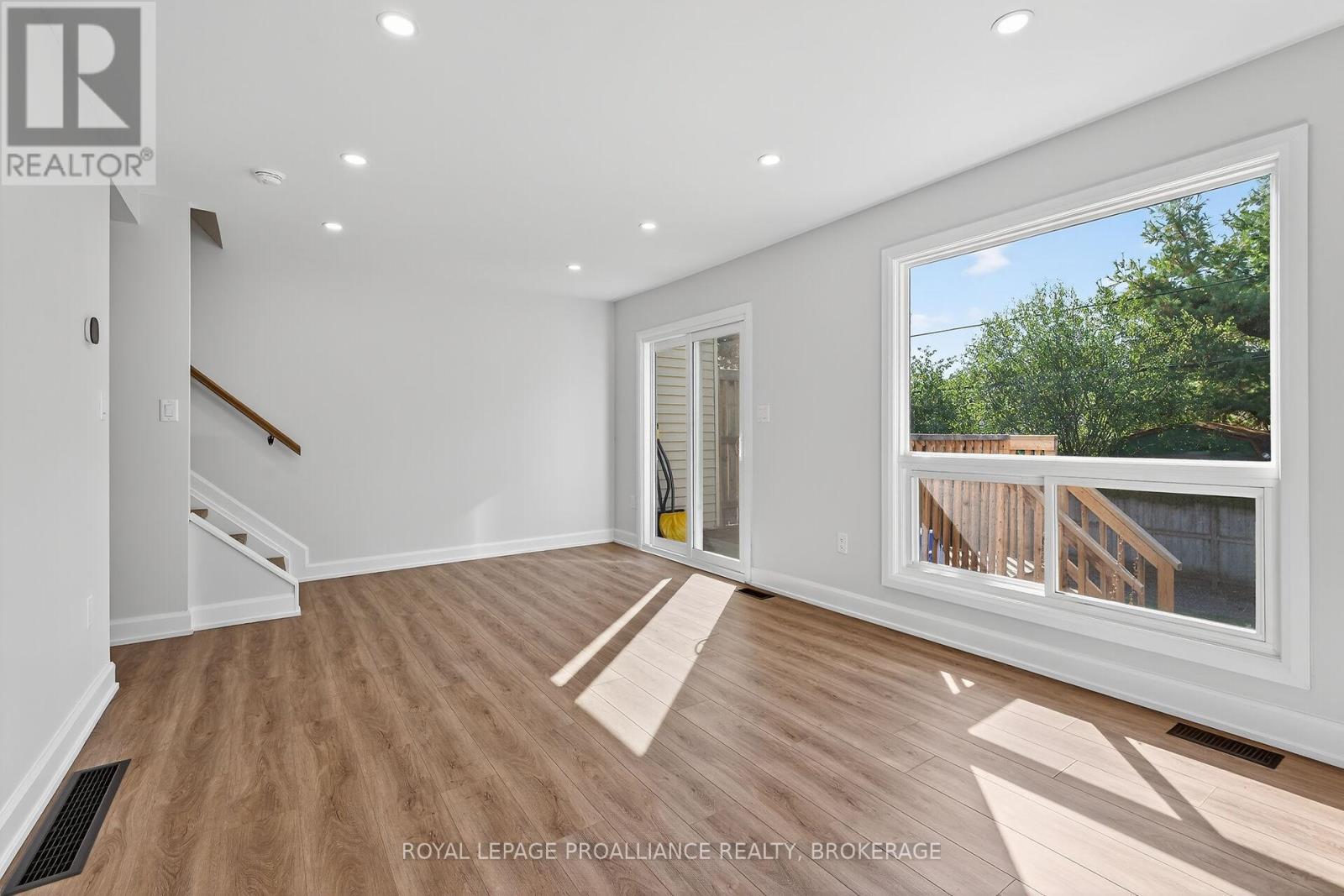 957 Oakview Avenue Property Photo 9