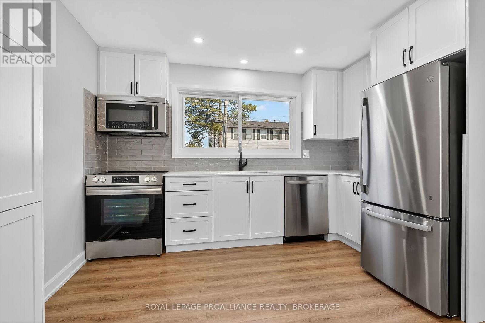 957 Oakview Avenue Property Photo 12