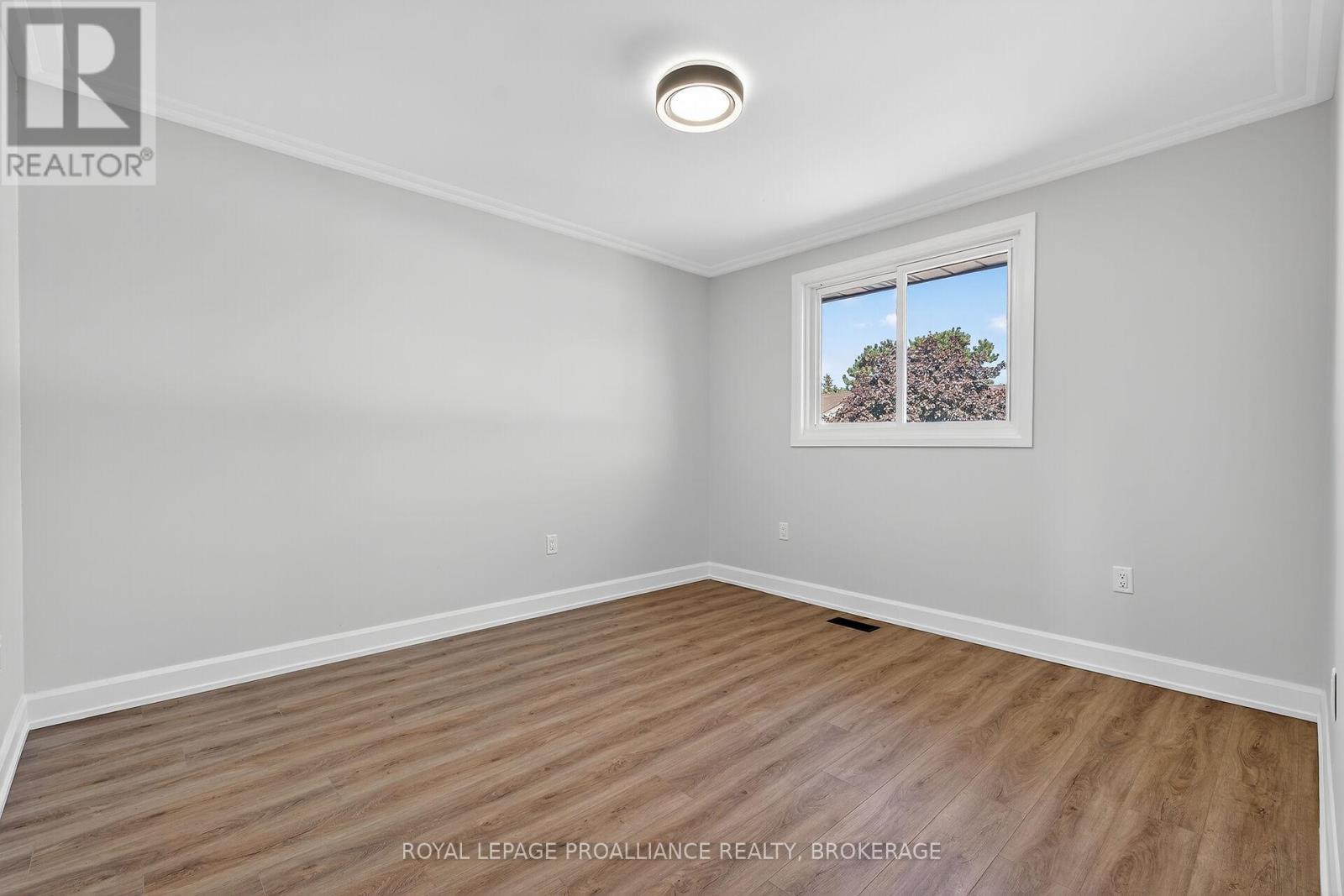 957 Oakview Avenue Property Photo 16