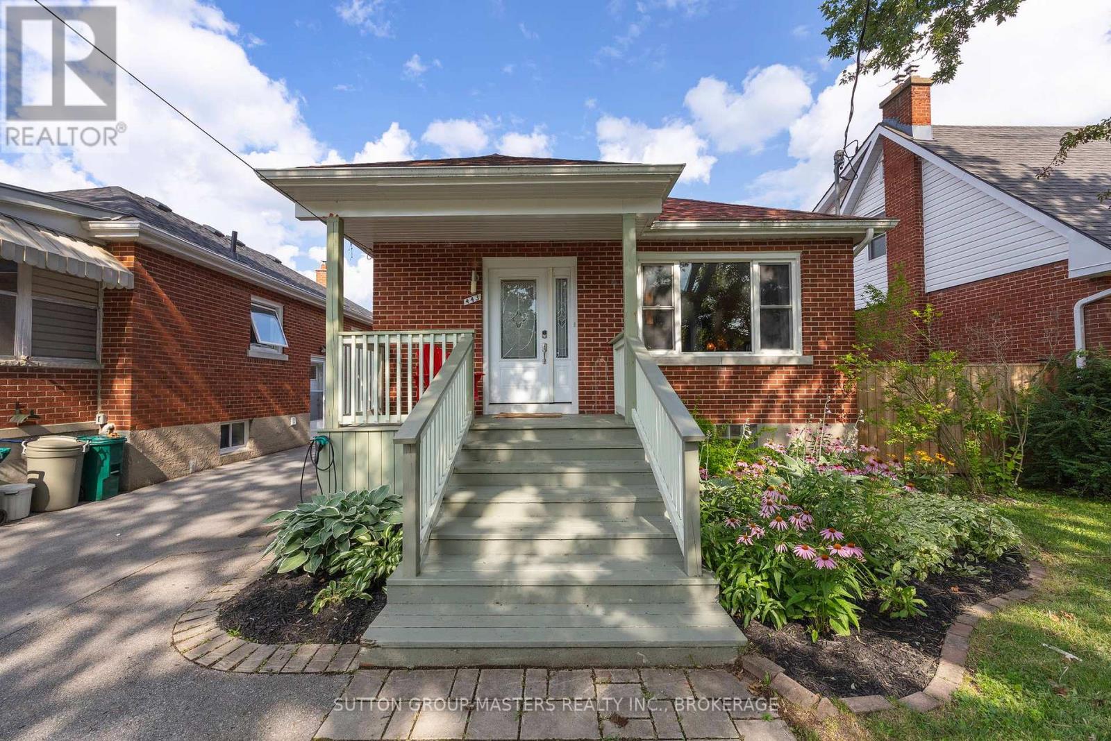 443 College Street Property Photo 1