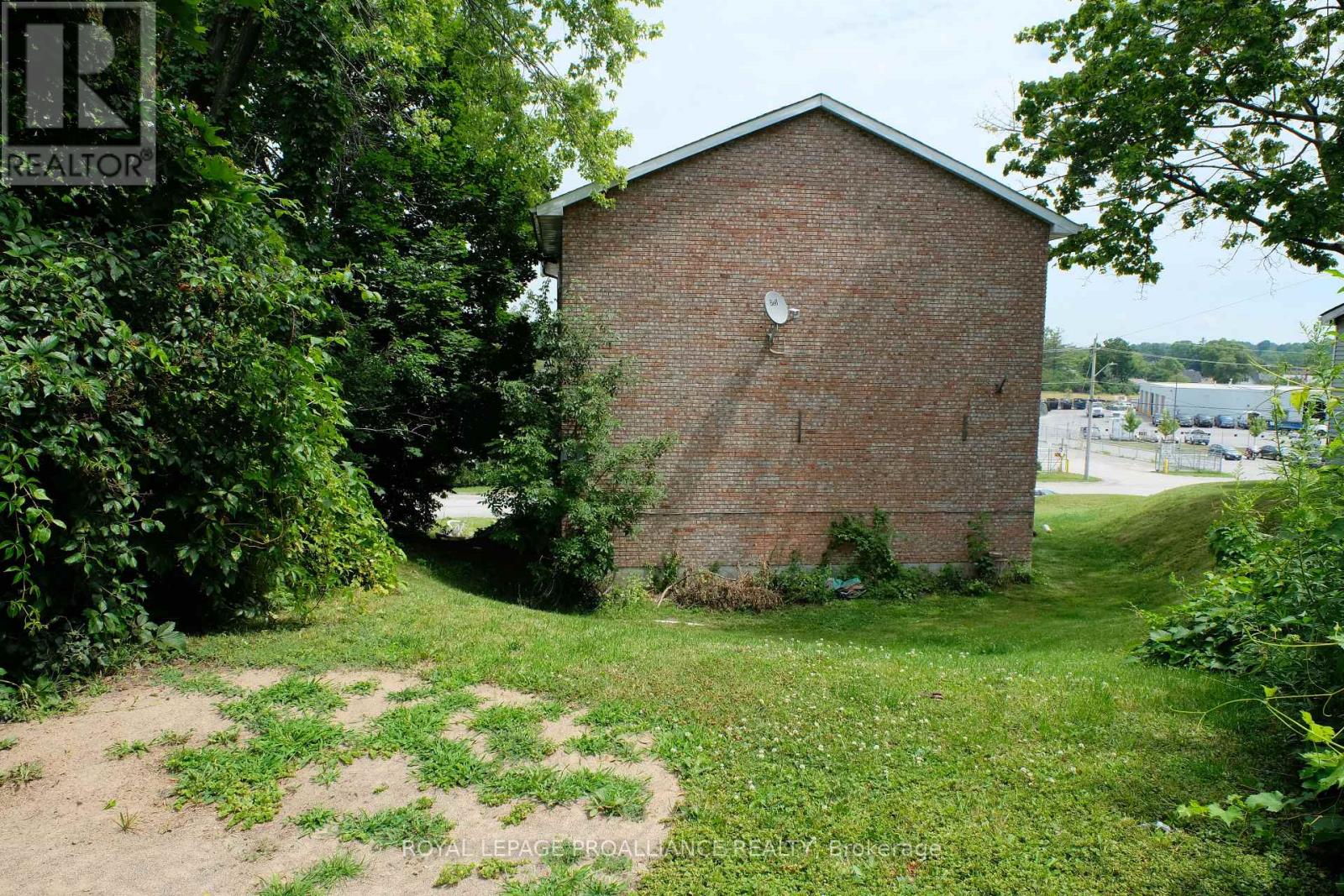 60 Wallbridge Crescent Property Photo 5