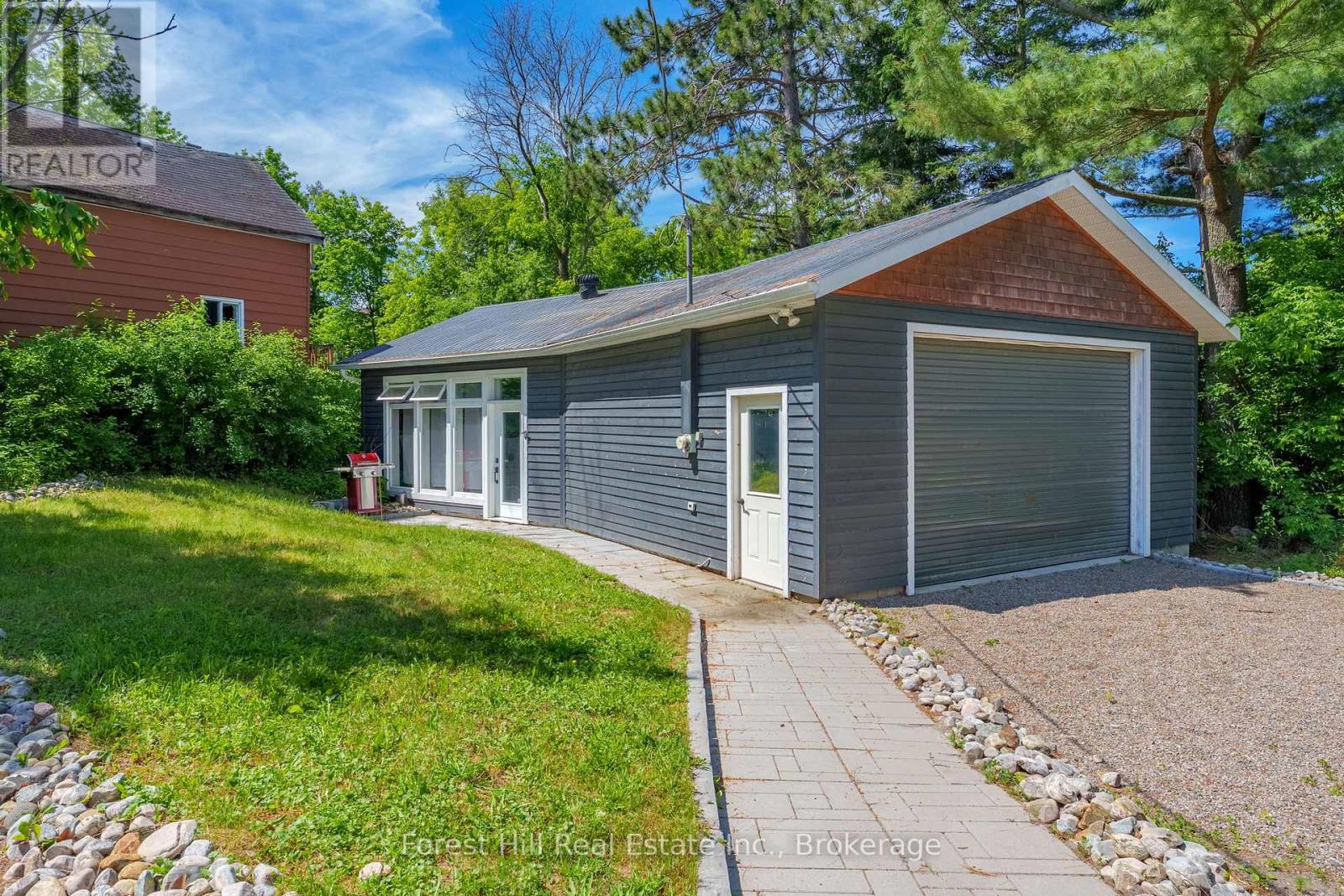 5 Lorne Street N Property Photo 5
