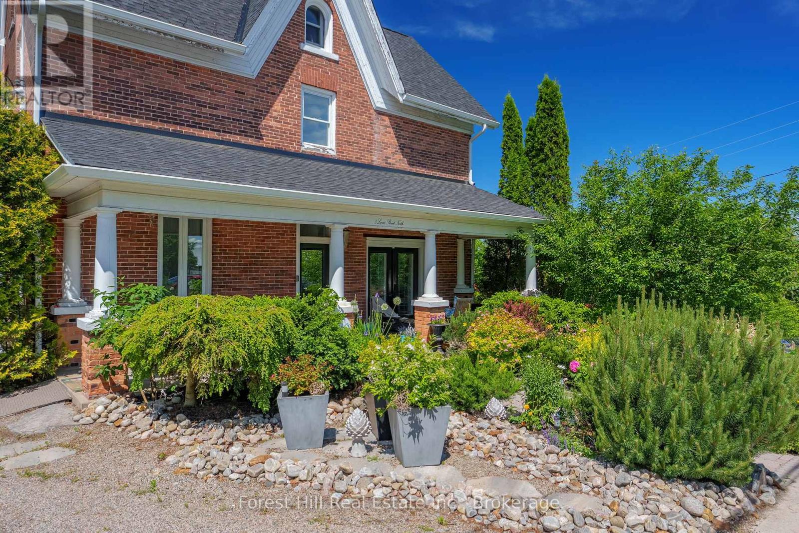 5 Lorne Street N Property Photo 6