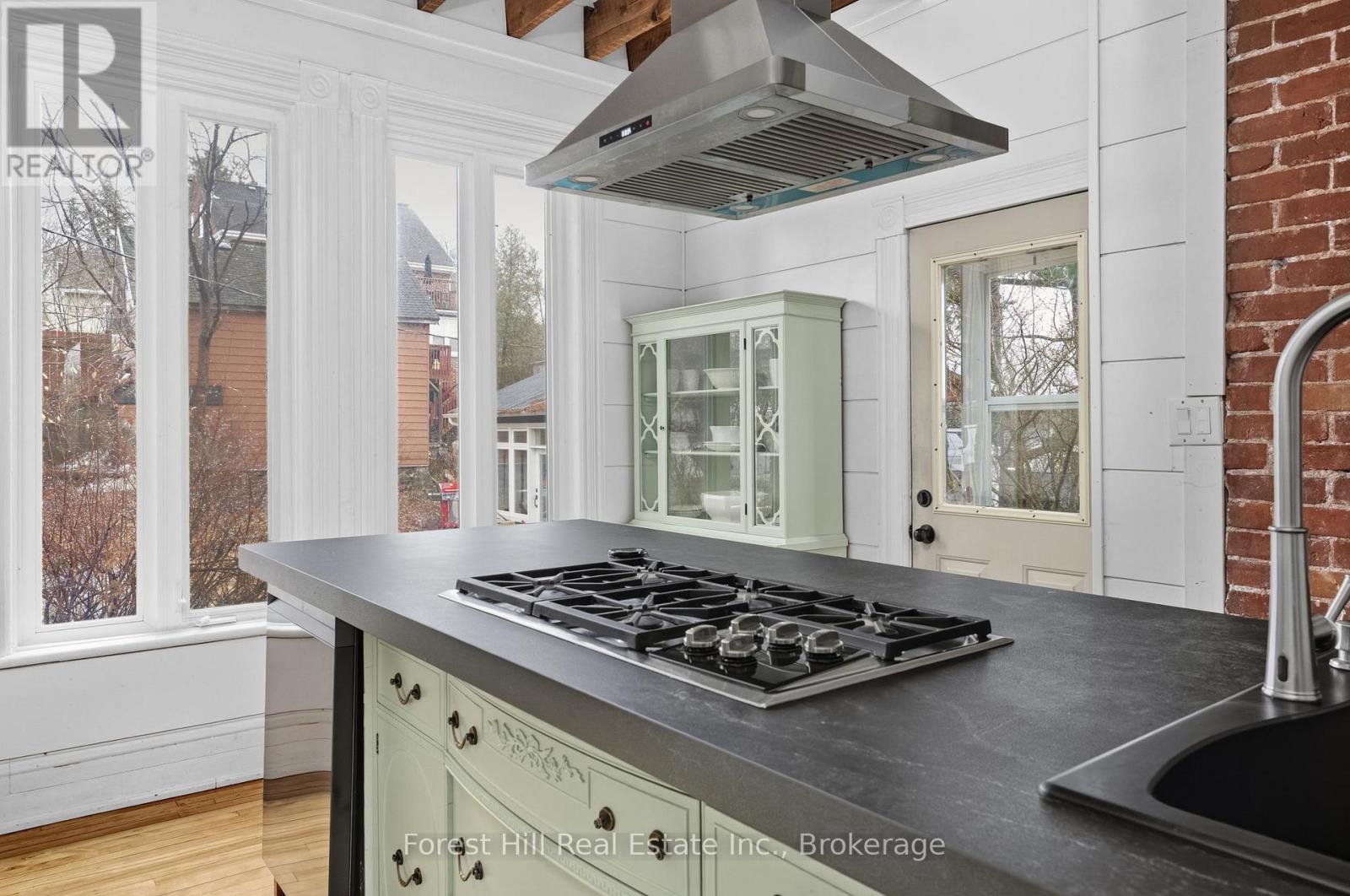 5 Lorne Street N Property Photo 25