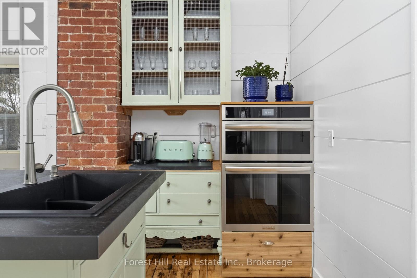 5 Lorne Street N Property Photo 27