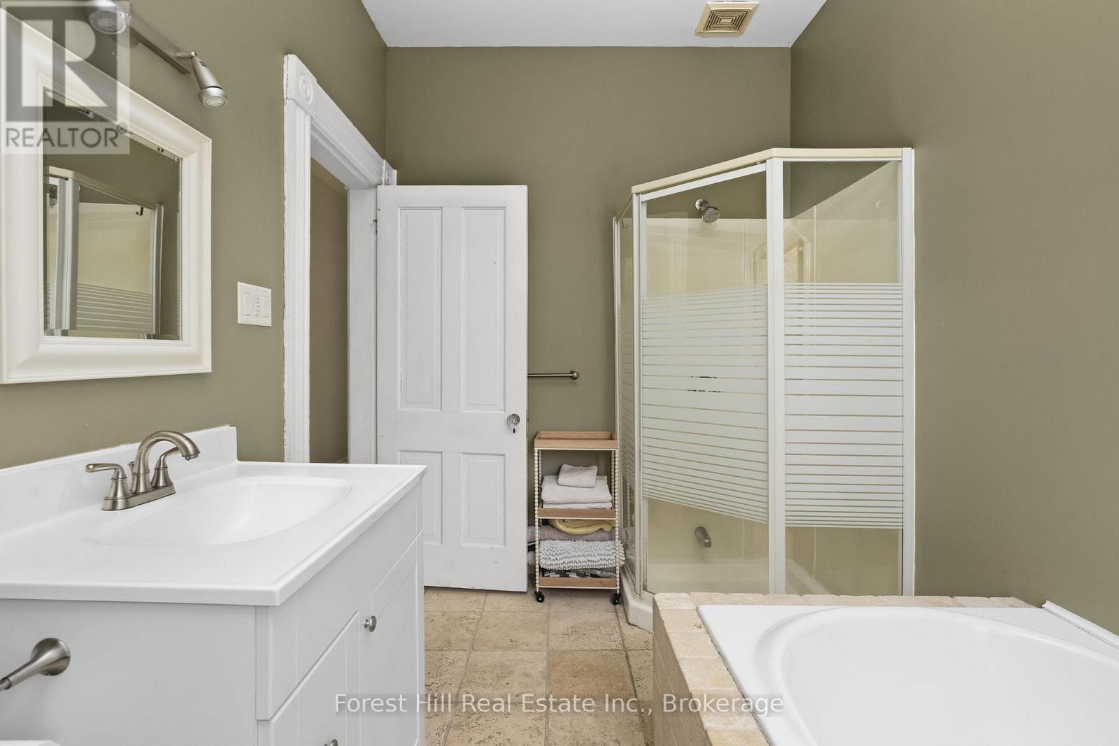 5 Lorne Street N Property Photo 32