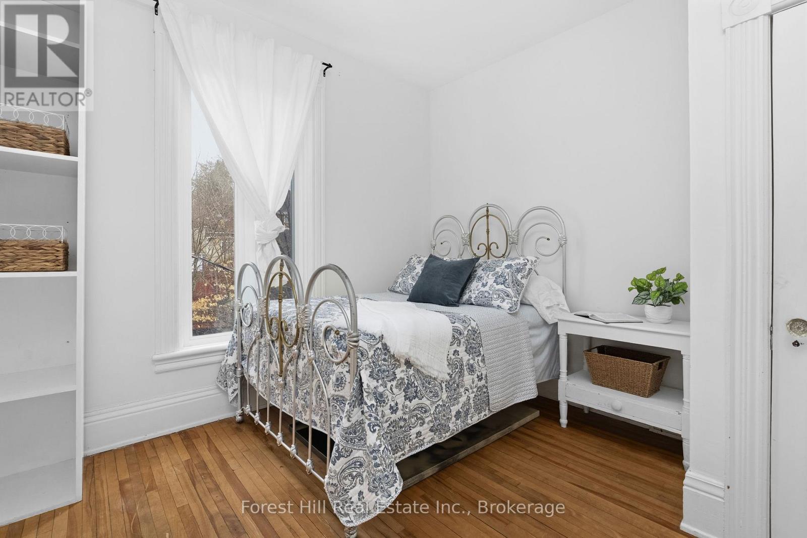 5 Lorne Street N Property Photo 33