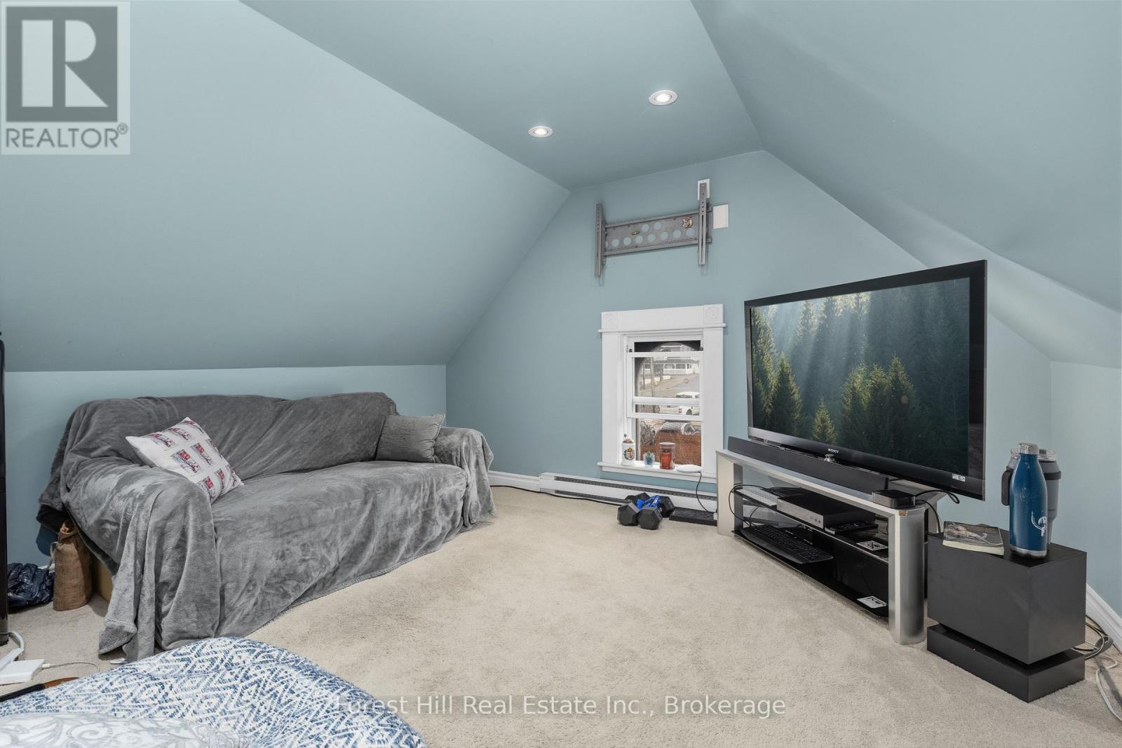 5 Lorne Street N Property Photo 37