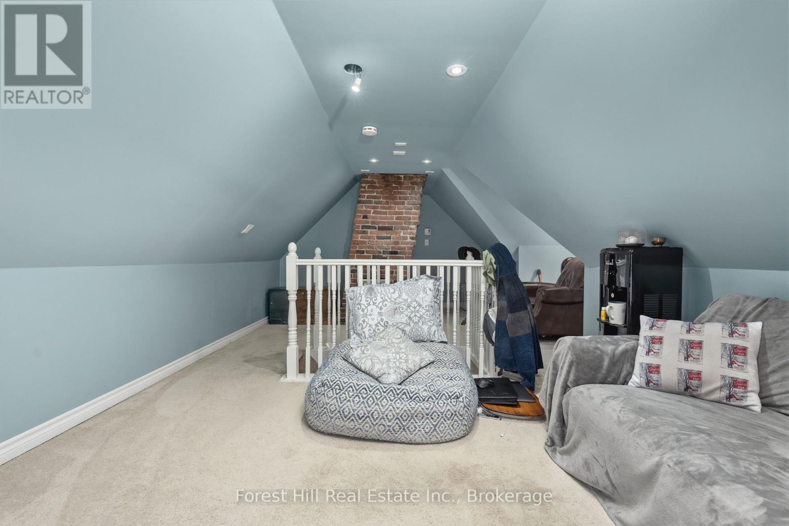 5 Lorne Street N Property Photo 38