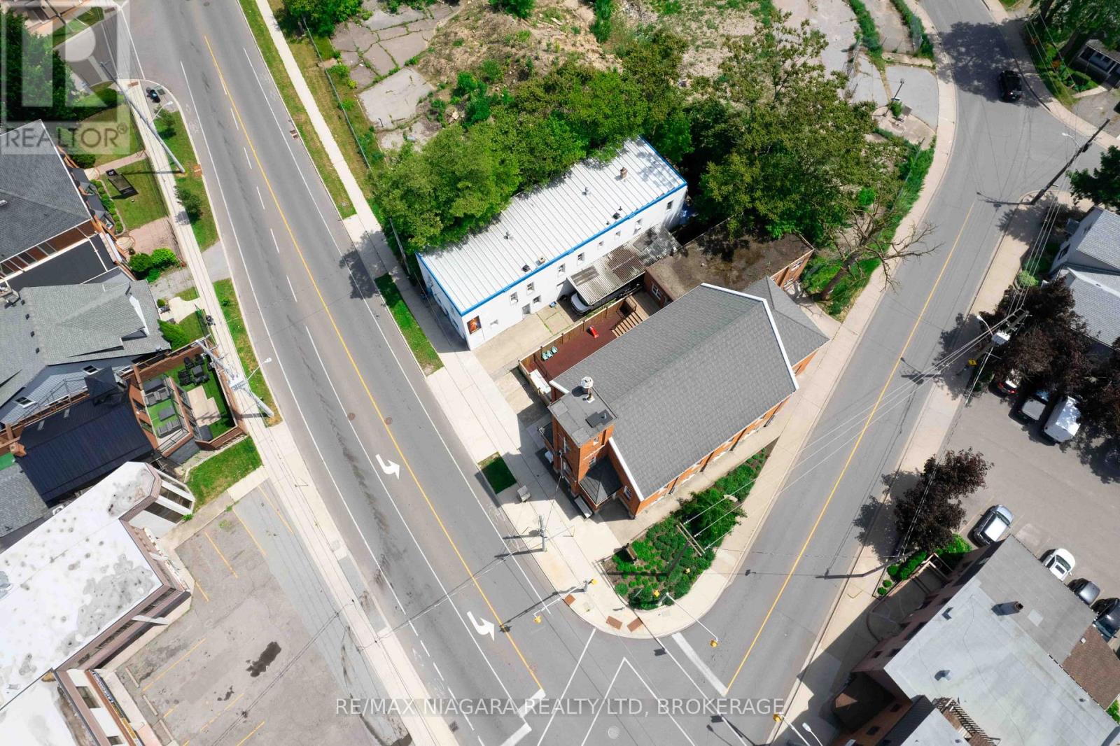 126 Queenston Street Property Photo 2