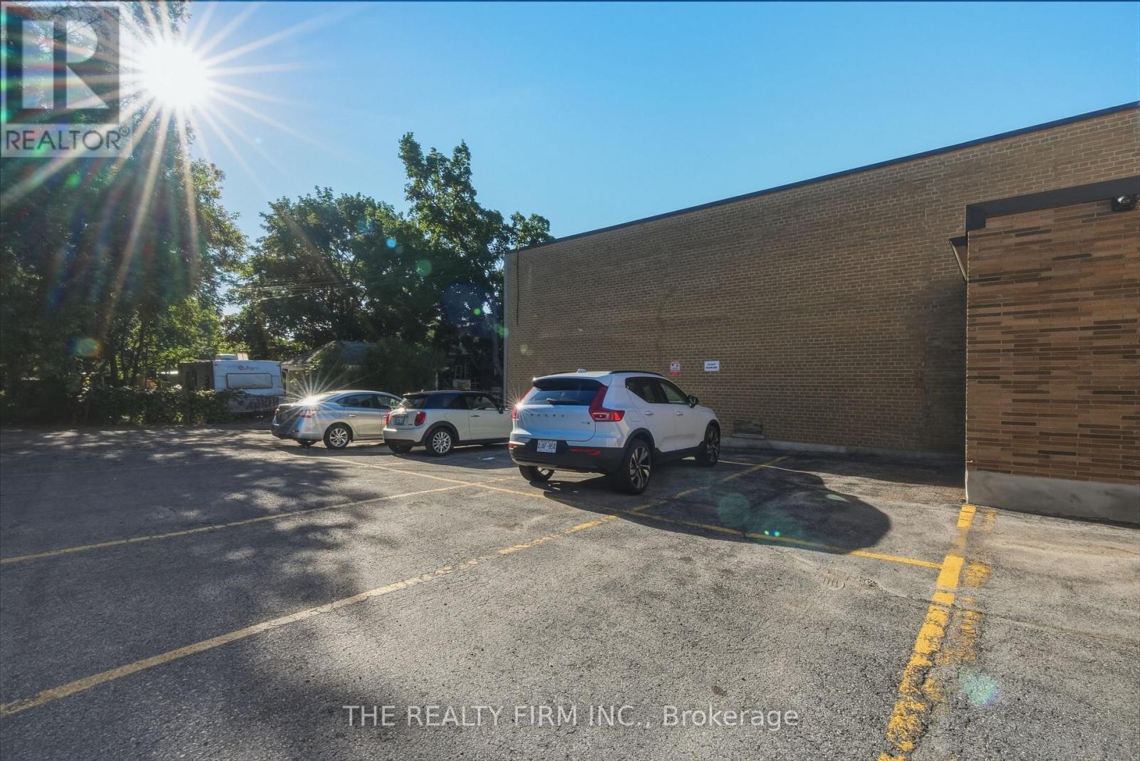 217 Wharncliffe Road S Property Photo 3