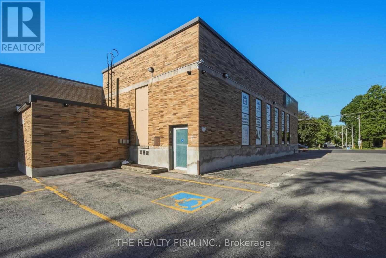 217 Wharncliffe Road S Property Photo 4
