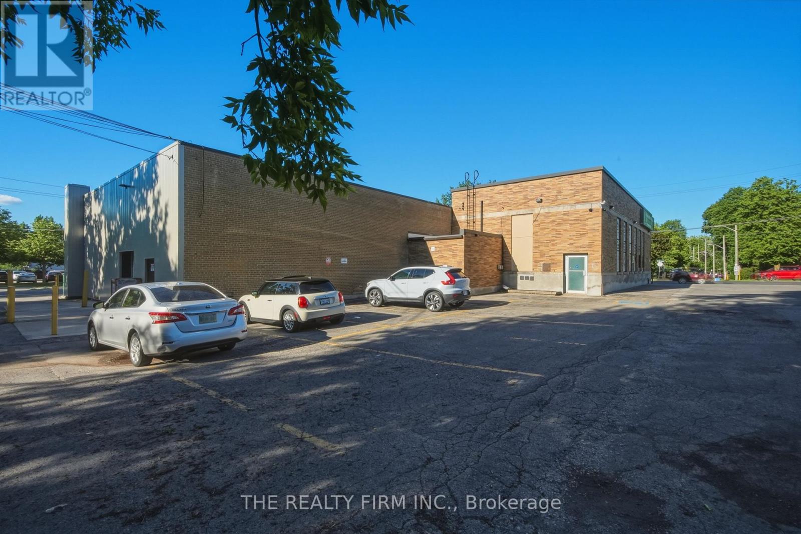 217 Wharncliffe Road S Property Photo 5