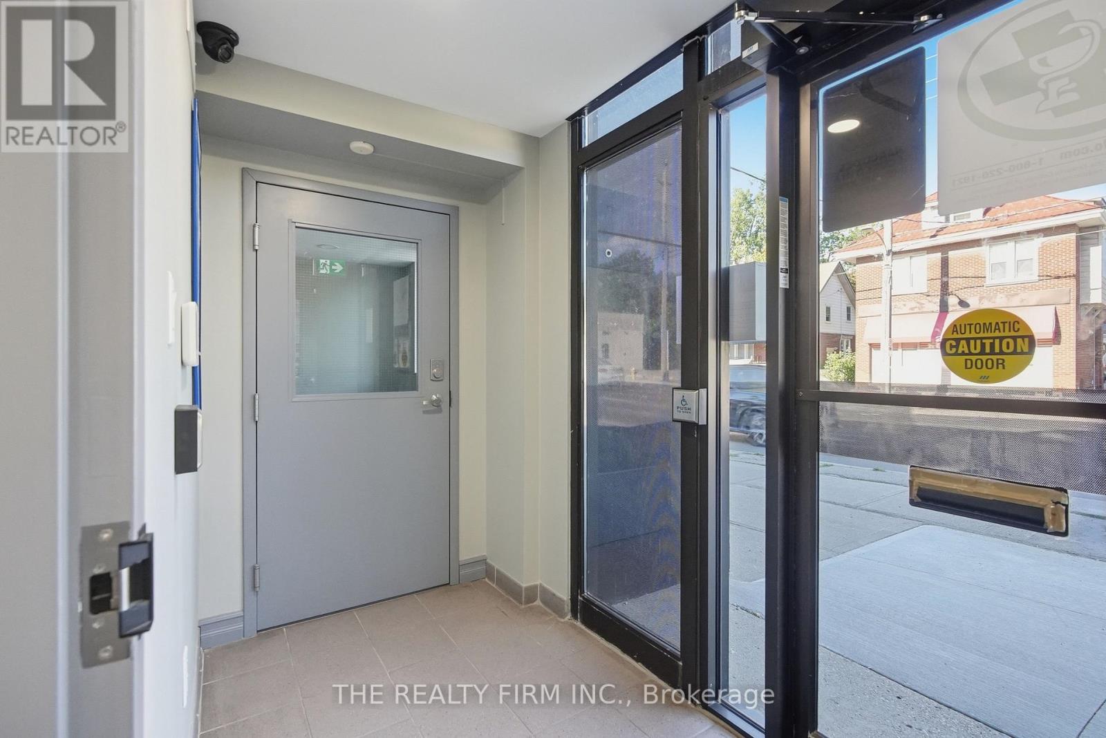 217 Wharncliffe Road S Property Photo 6