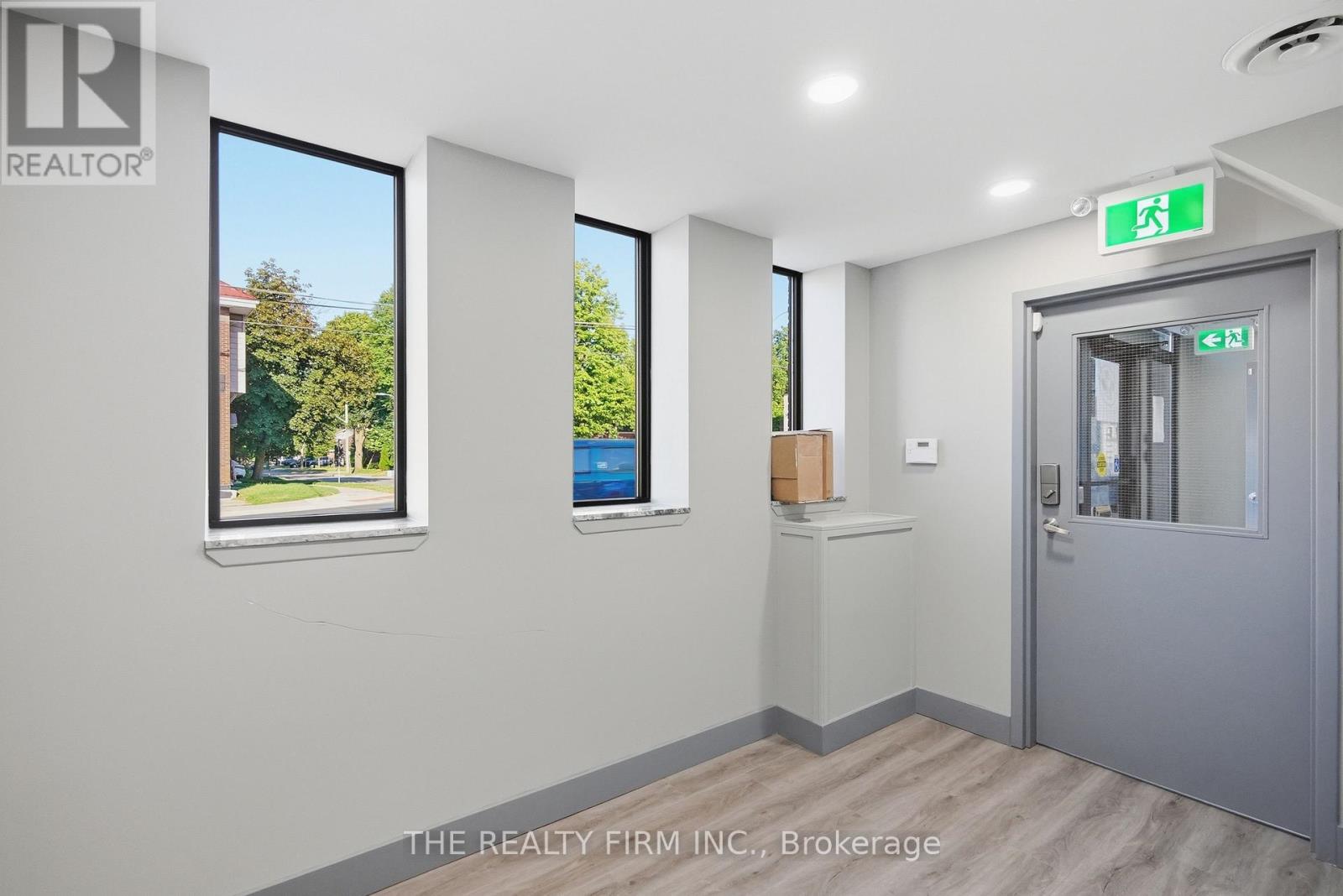 217 Wharncliffe Road S Property Photo 10