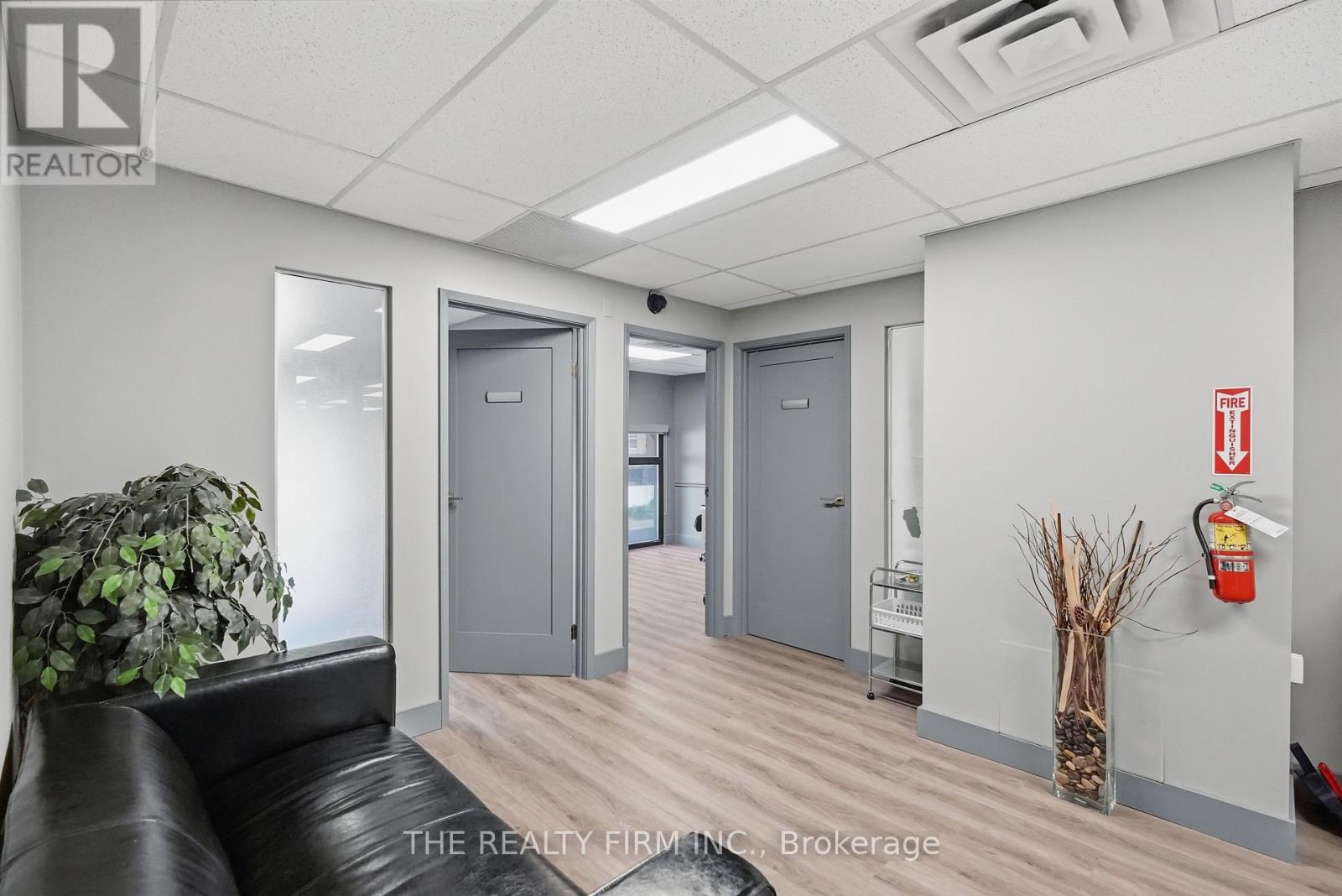 217 Wharncliffe Road S Property Photo 11