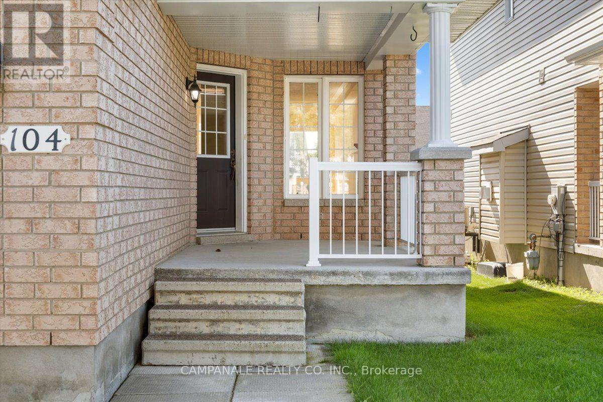 104 Wolff Crescent Property Photo 2