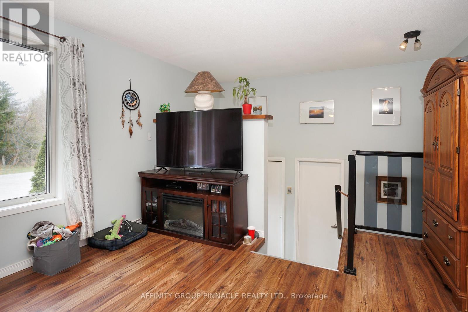 7 Hawk Street Property Photo 6