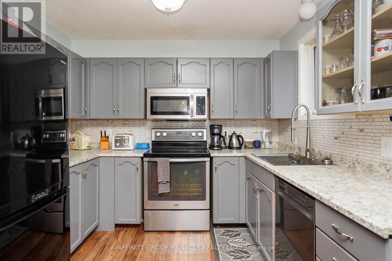 7 Hawk Street Property Photo 11