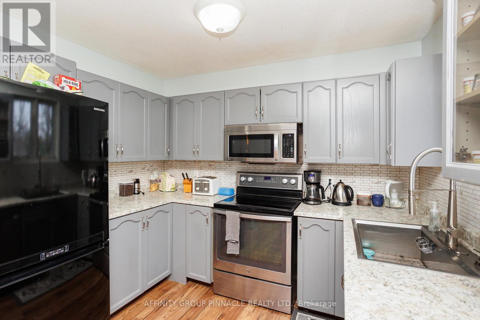 7 Hawk Street Property Photo 12