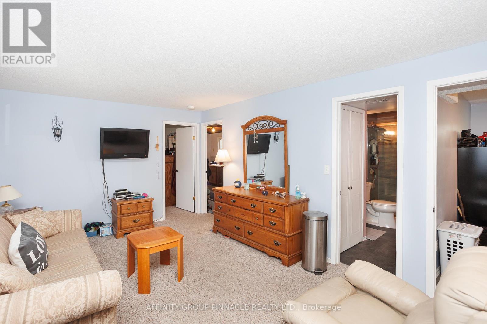 7 Hawk Street Property Photo 21