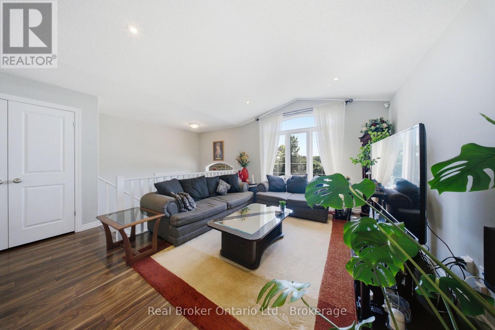 360 Dover Avenue Property Photo 10
