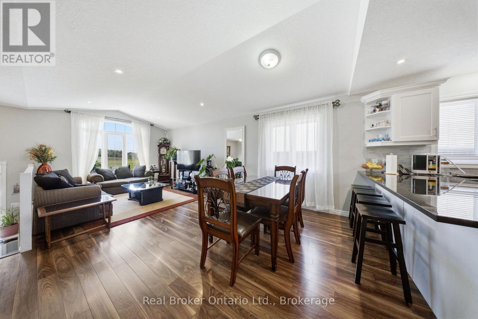 360 Dover Avenue Property Photo 11