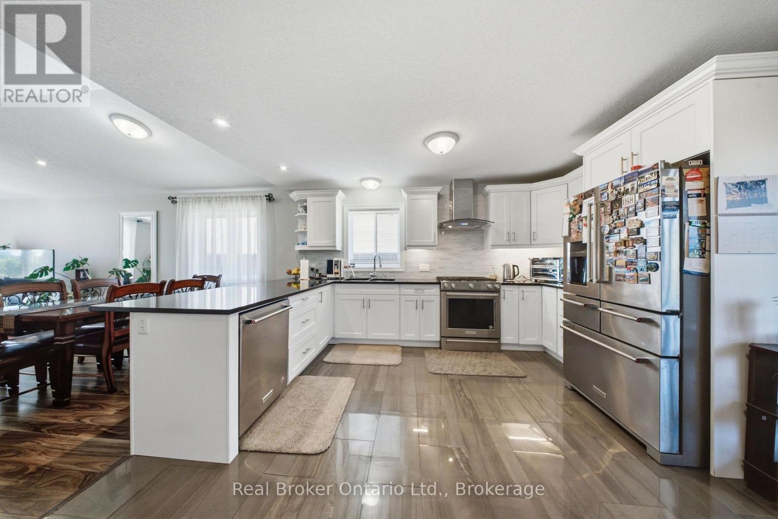 360 Dover Avenue Property Photo 14