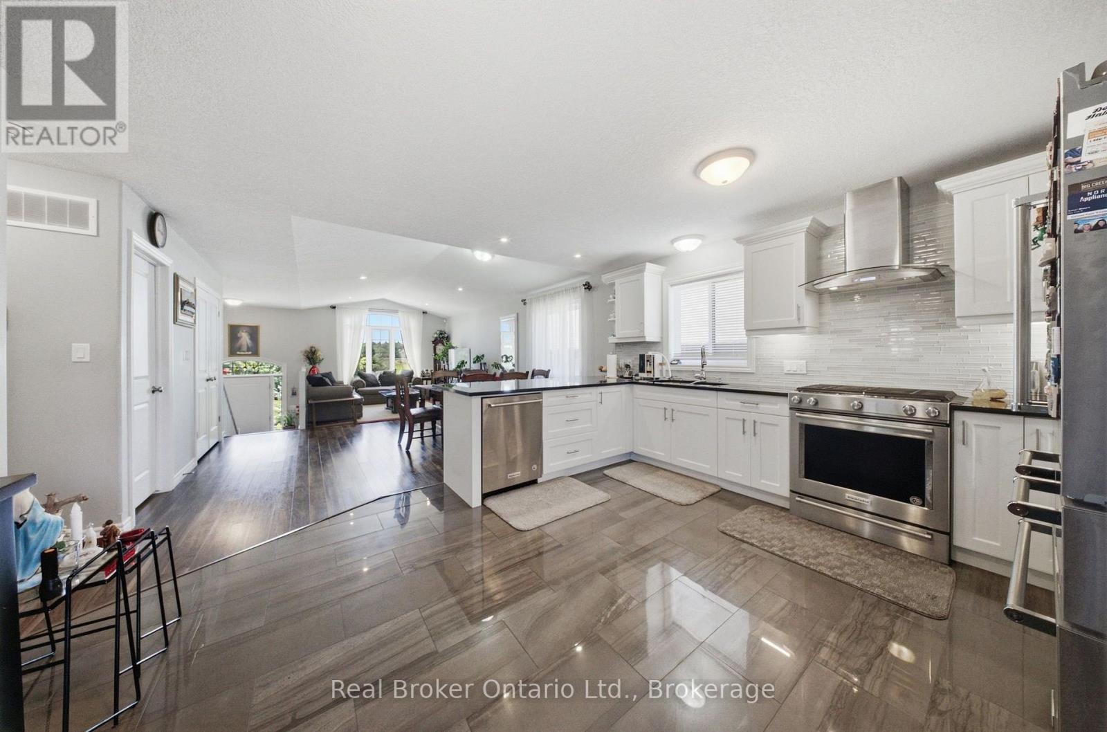 360 Dover Avenue Property Photo 15