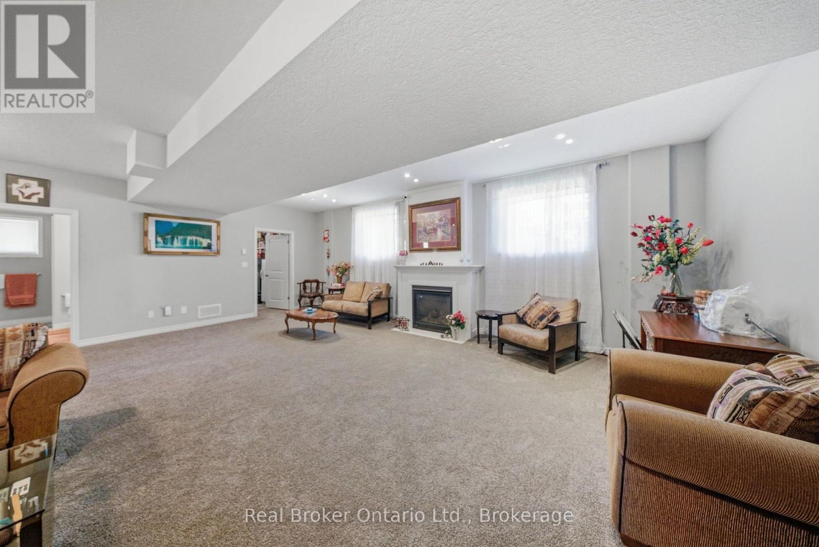 360 Dover Avenue Property Photo 25