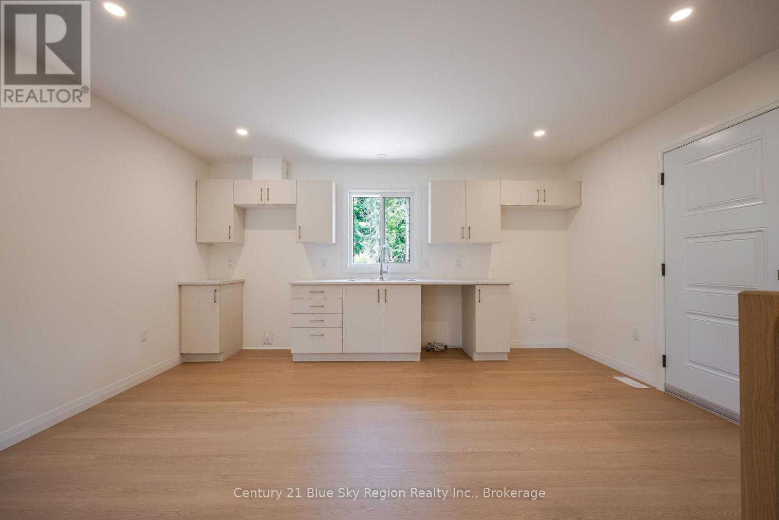 112 Riverside Drive Property Photo 7