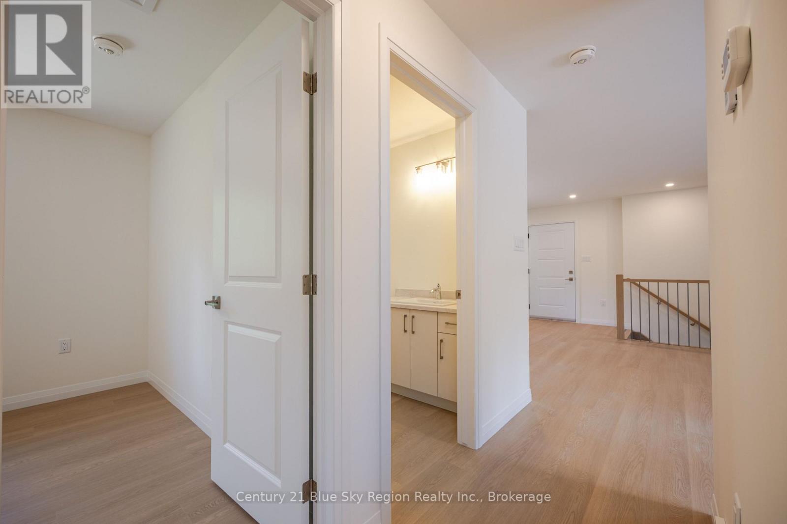 112 Riverside Drive Property Photo 17