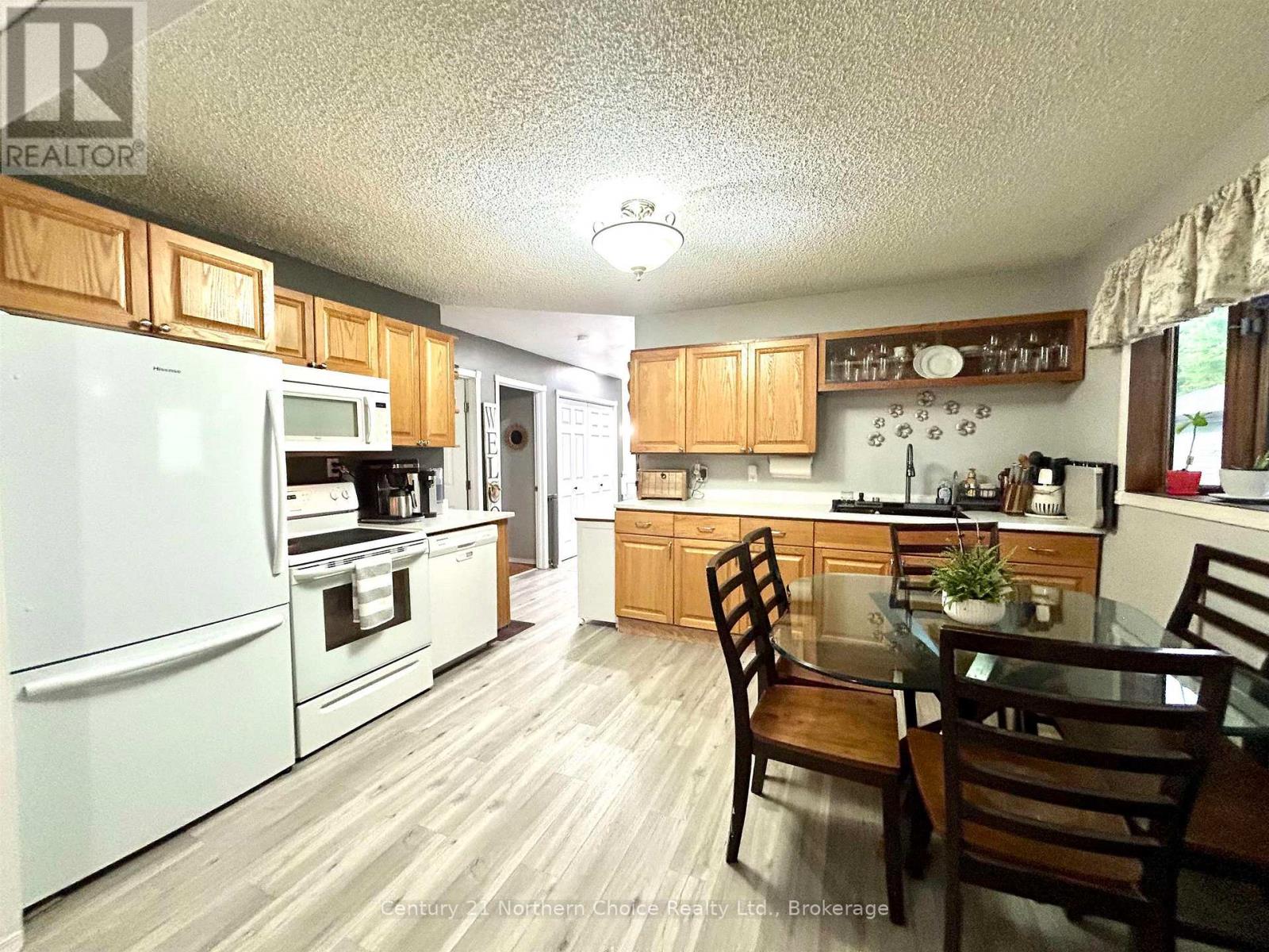 554 Elm Avenue Property Photo 6