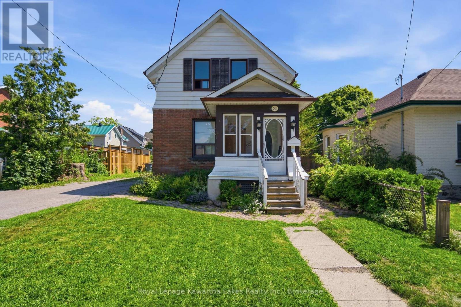 51 MELBOURNE STREET W Property Photo 1