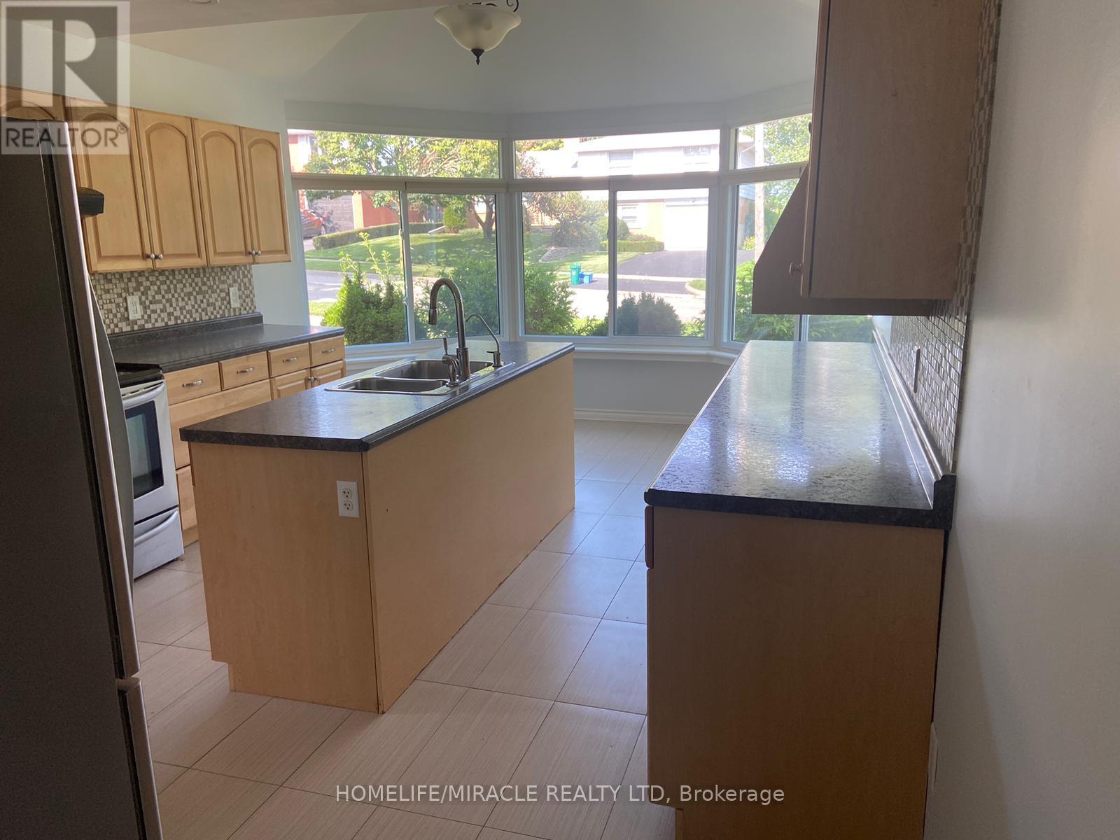 MAIN FLOOR - 25 THORNRIDGE CRESCENT