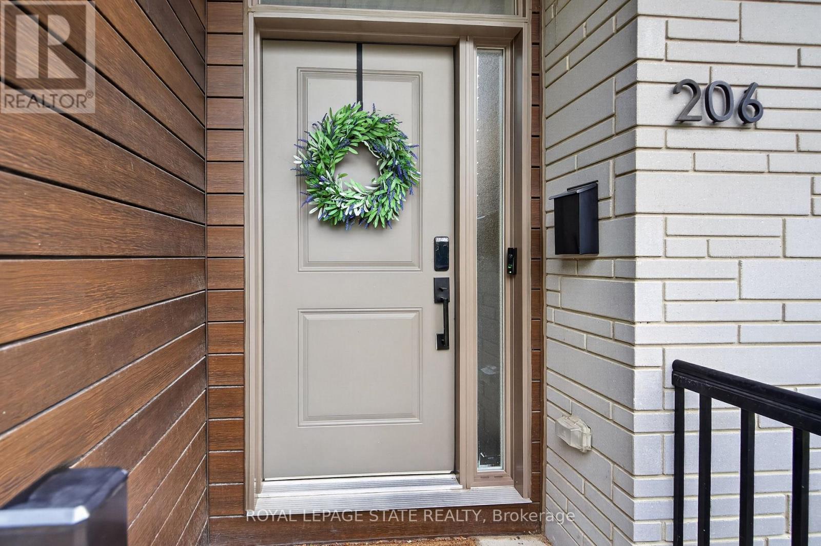 206 Canada Street Property Photo 2