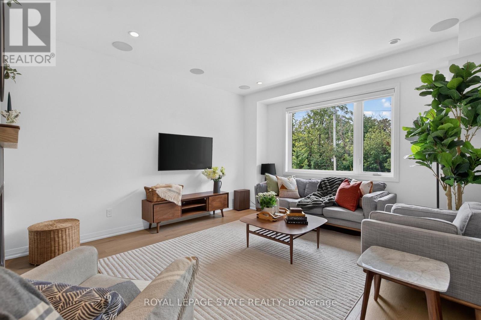 206 Canada Street Property Photo 5