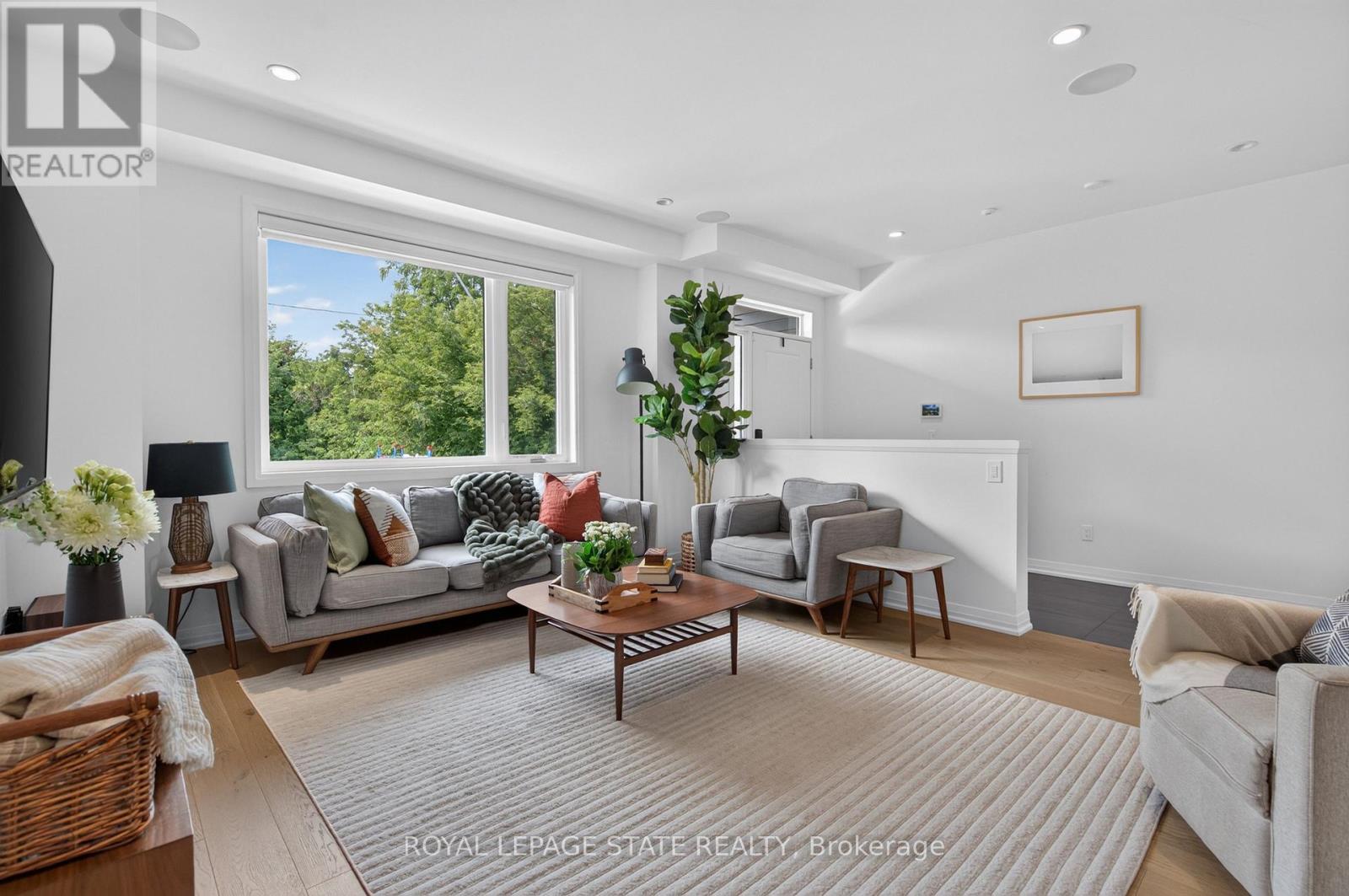 206 Canada Street Property Photo 6