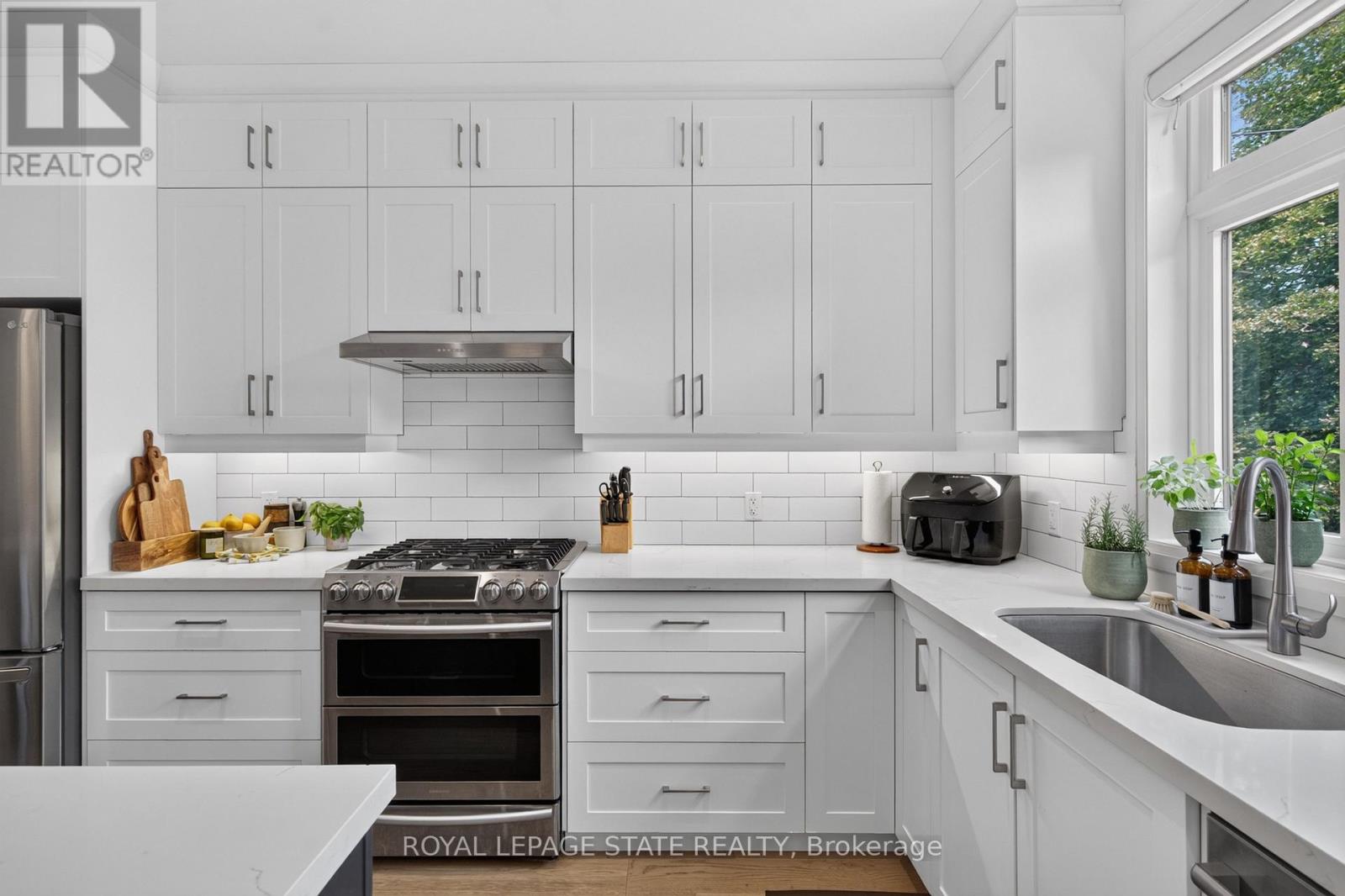 206 Canada Street Property Photo 18