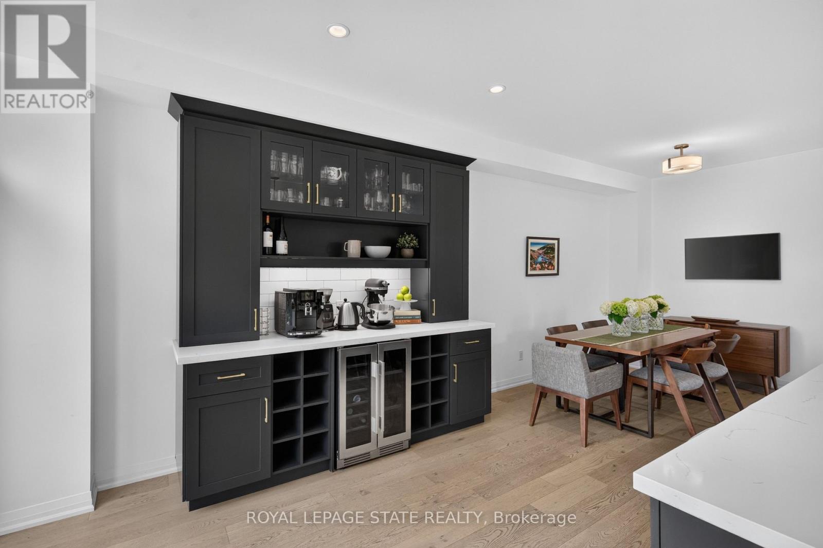 206 Canada Street Property Photo 23
