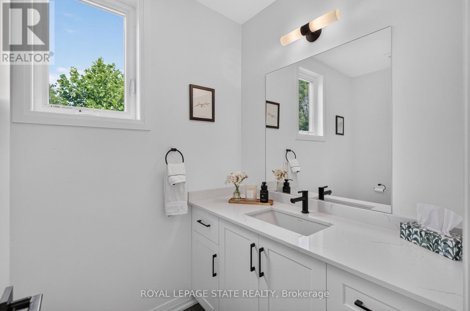 206 Canada Street Property Photo 27