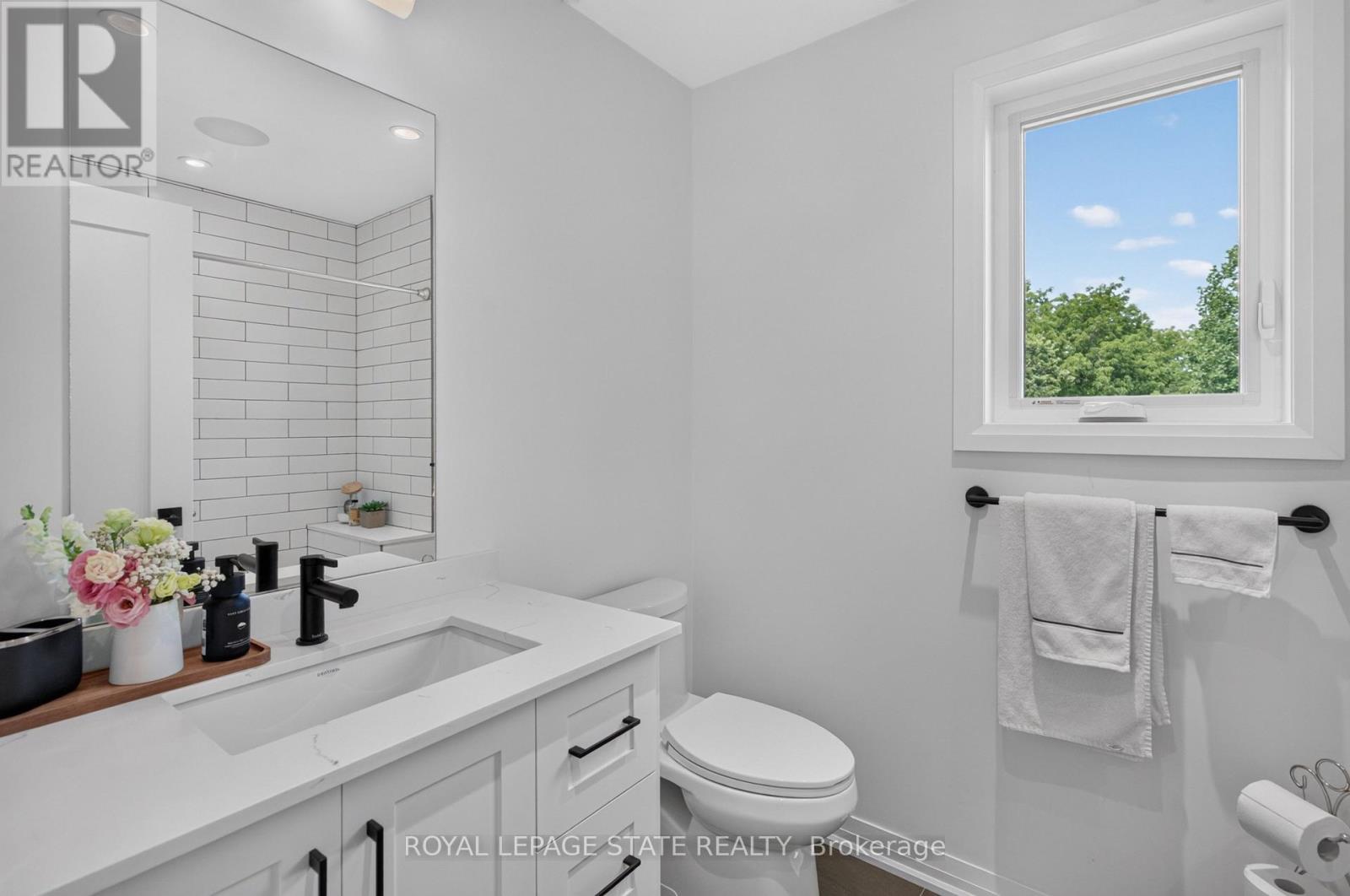 206 Canada Street Property Photo 35