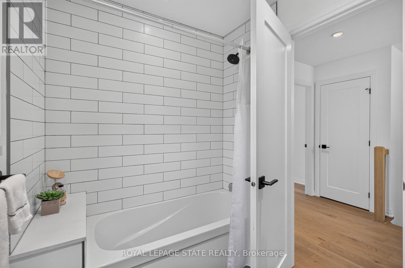 206 Canada Street Property Photo 36