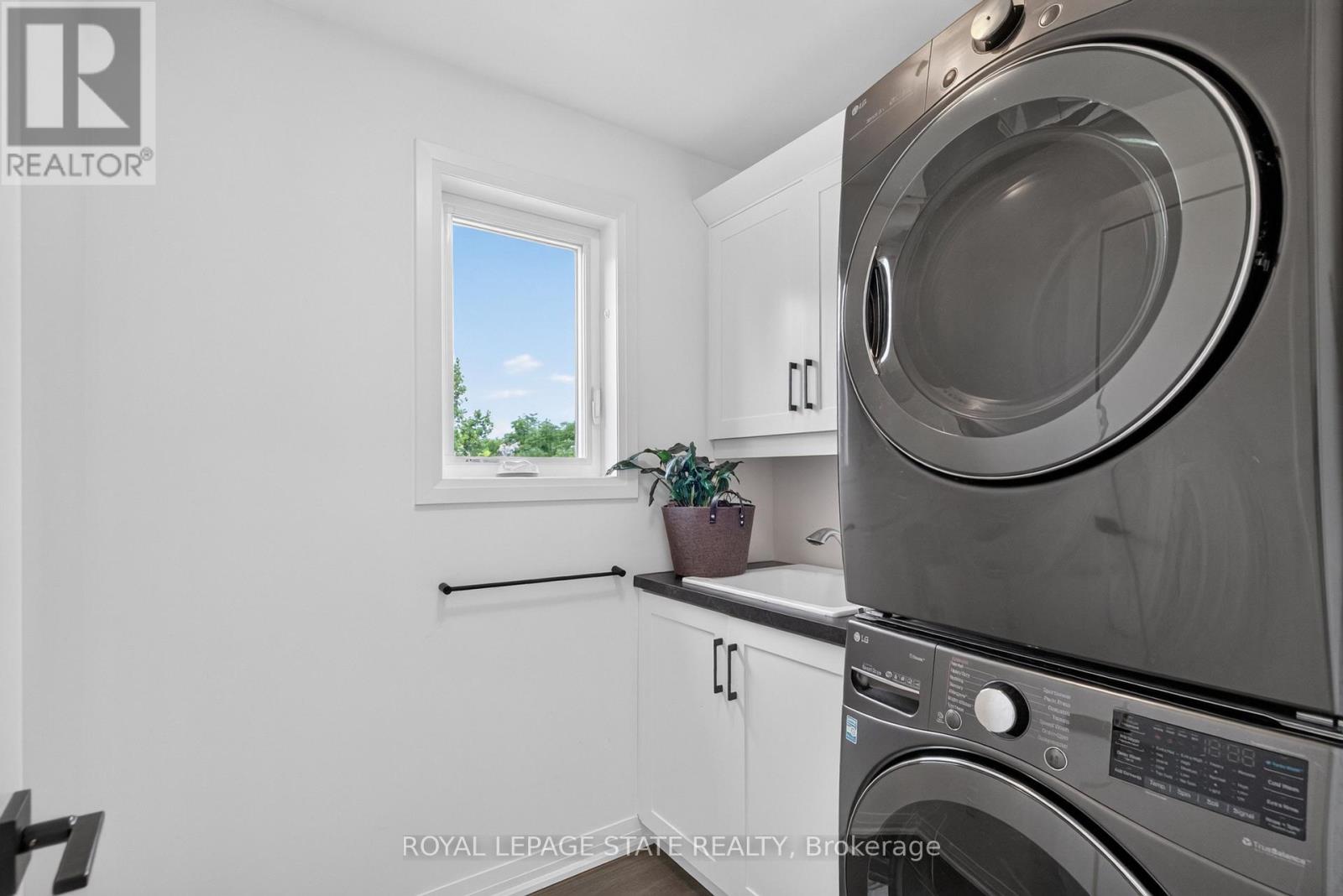 206 Canada Street Property Photo 37