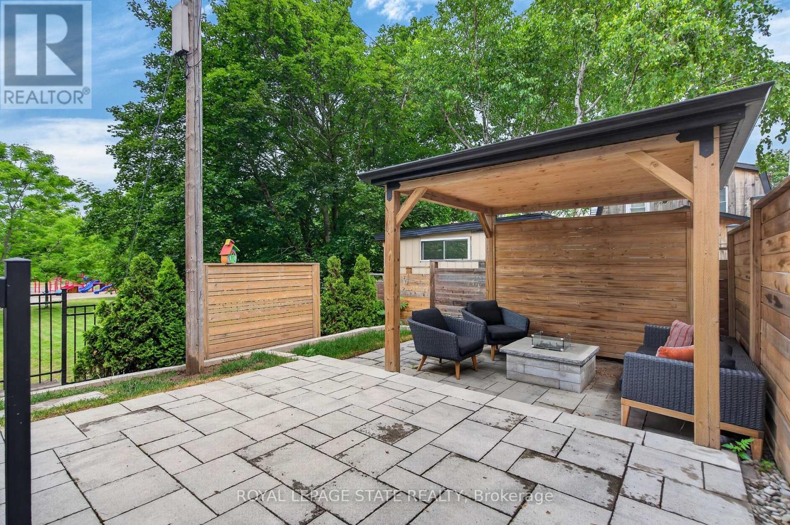 206 Canada Street Property Photo 40