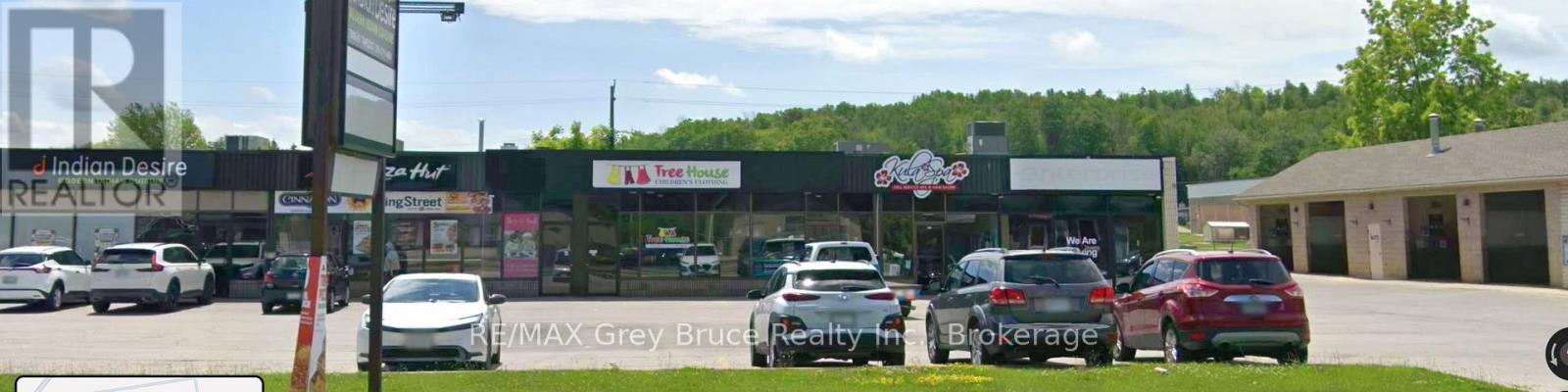 4 - 669 10th Street W Property Photo 2