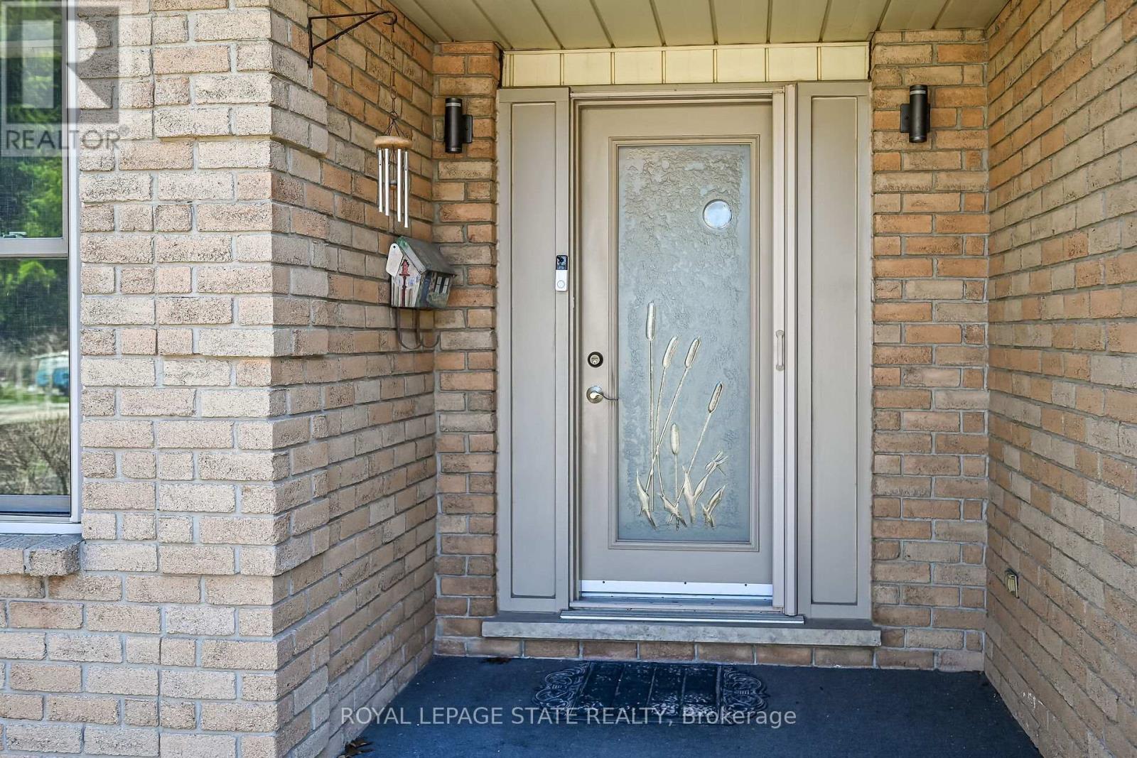 621 Tomahawk Crescent Property Photo 3